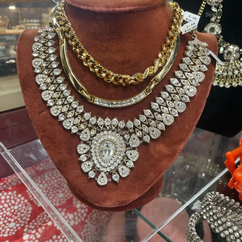 Vintage necklace. Just the large necklace not the other two chains associated!! - Picture 1 of 1
